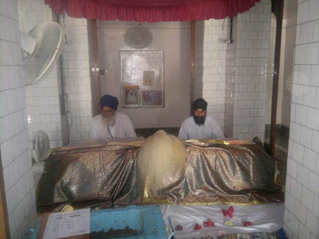 Scene of Shabad and Gurubani at Gurudwara Nagiana Sahib